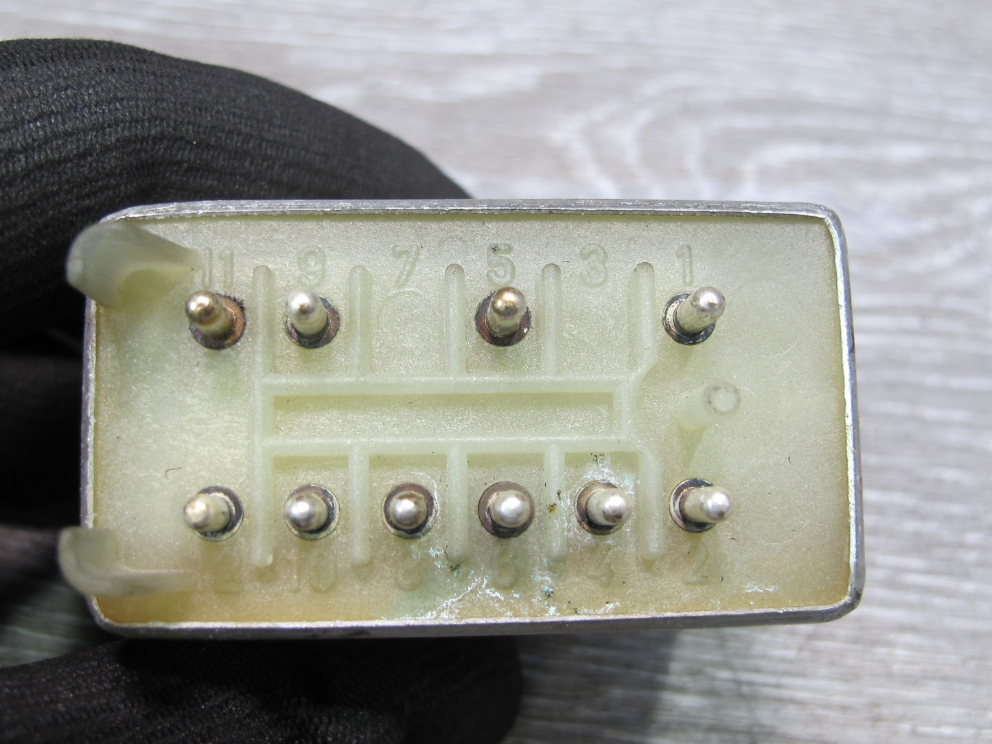 75-85 Mercedes W123 Seat Belt Warning Relay 0015455232 OEM