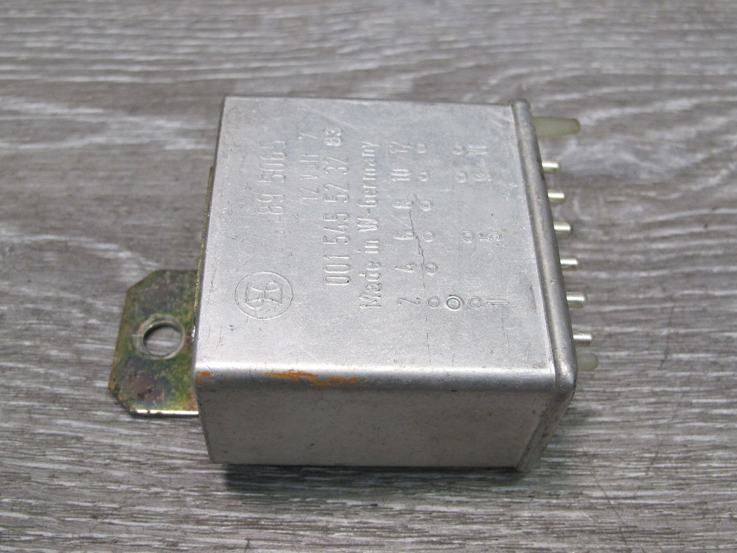 75-85 Mercedes W123 Seat Belt Warning Relay 0015455232 OEM