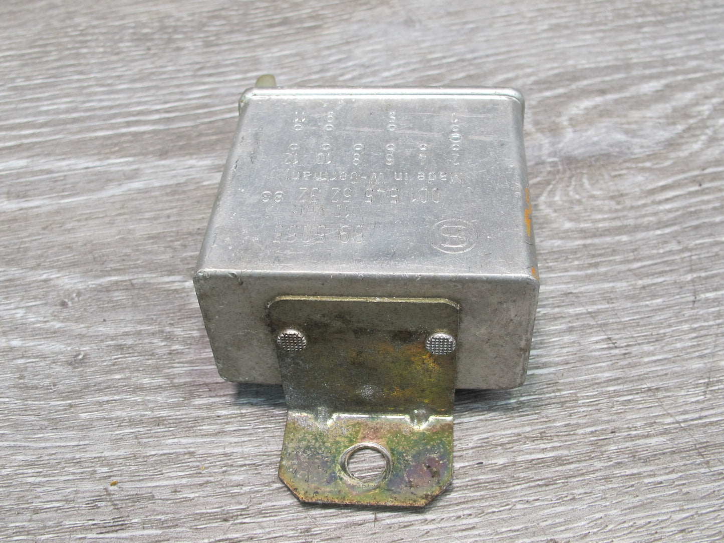 75-85 Mercedes W123 Seat Belt Warning Relay 0015455232 OEM