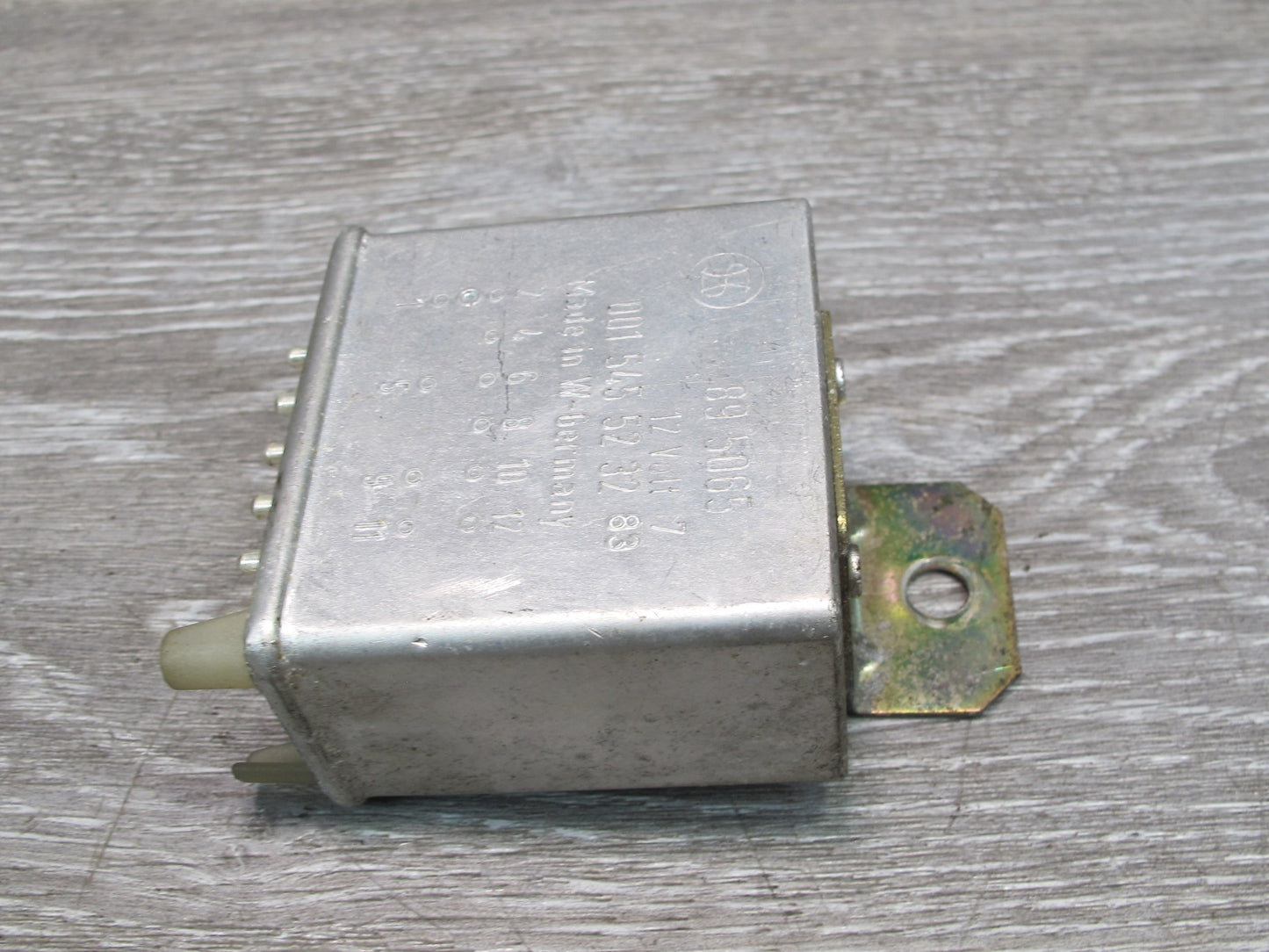 75-85 Mercedes W123 Seat Belt Warning Relay 0015455232 OEM