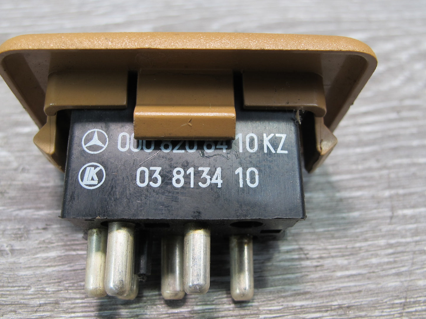 81-85 Mercedes W123 Left or Right Power Window Button Switch 0008208410 OEM