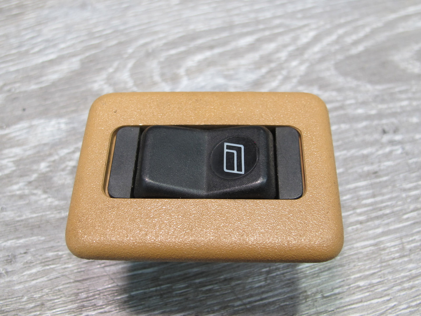81-85 Mercedes W123 Left or Right Power Window Button Switch 0008208410 OEM