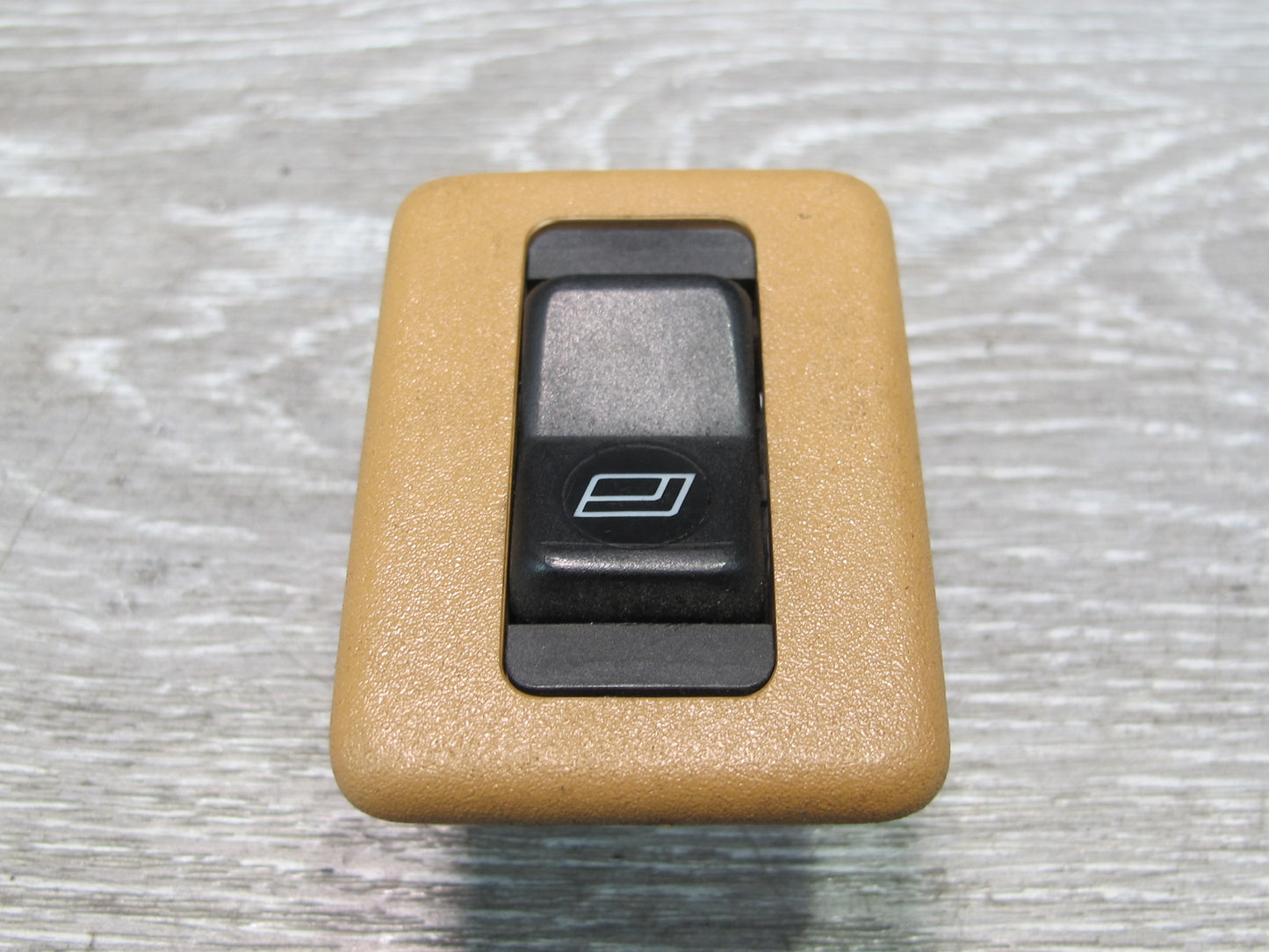 81-85 Mercedes W123 Left or Right Power Window Button Switch 0008208410 OEM