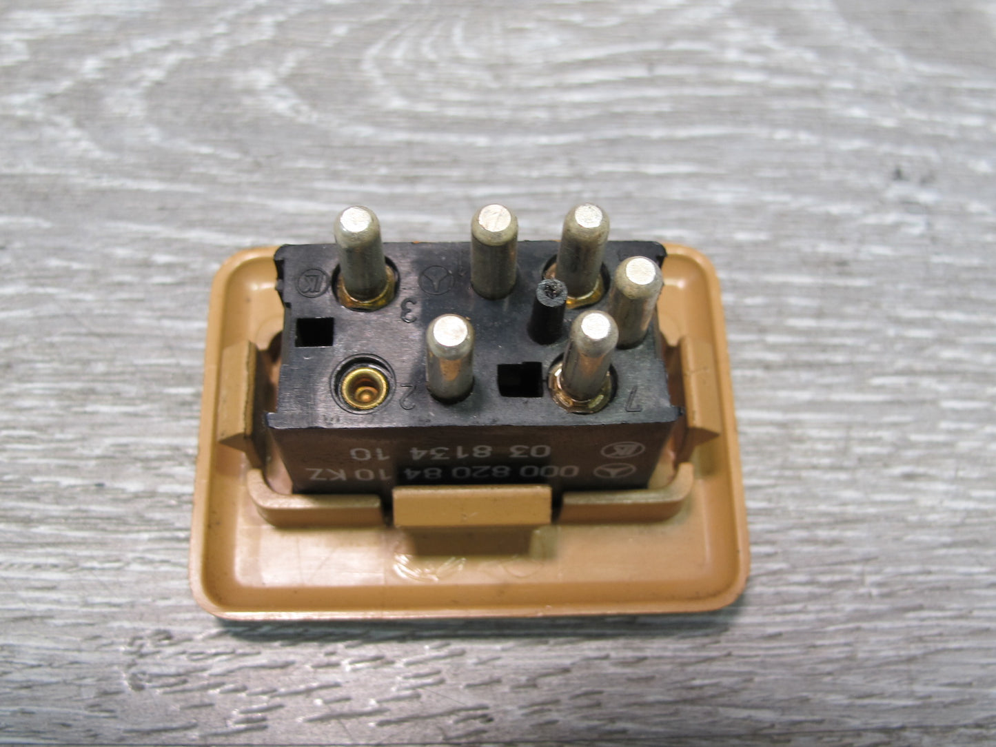 81-85 Mercedes W123 Left or Right Power Window Button Switch 0008208410 OEM