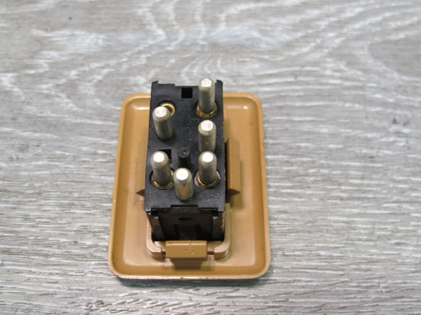 81-85 Mercedes W123 Left or Right Power Window Button Switch 0008208410 OEM