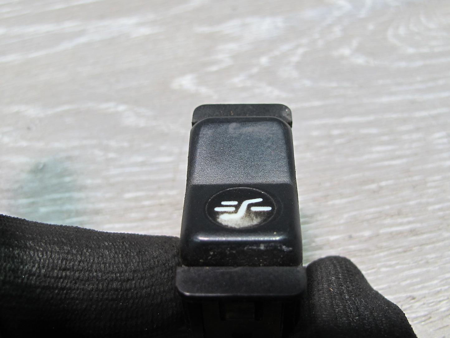 75-85 Mercedes W123 Sunroof Button Switch 0008206310 OEM