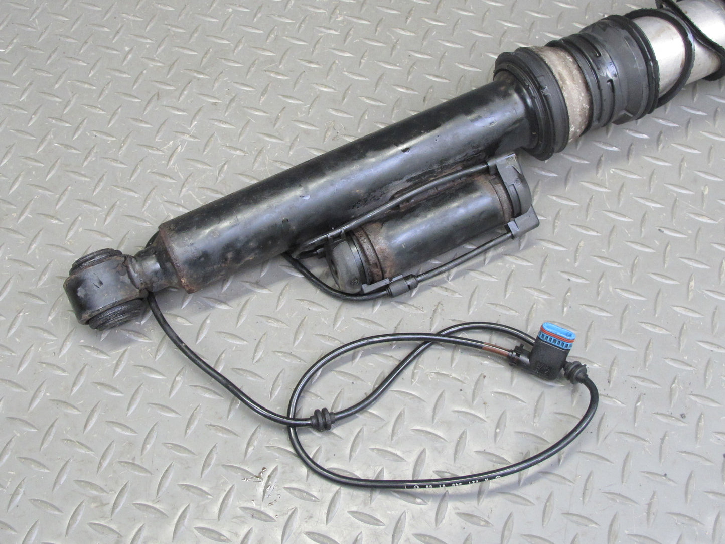 07-13 Mercedes W221 S-class AWD 4MATIC Rear Right Air Strut Shock Absorber