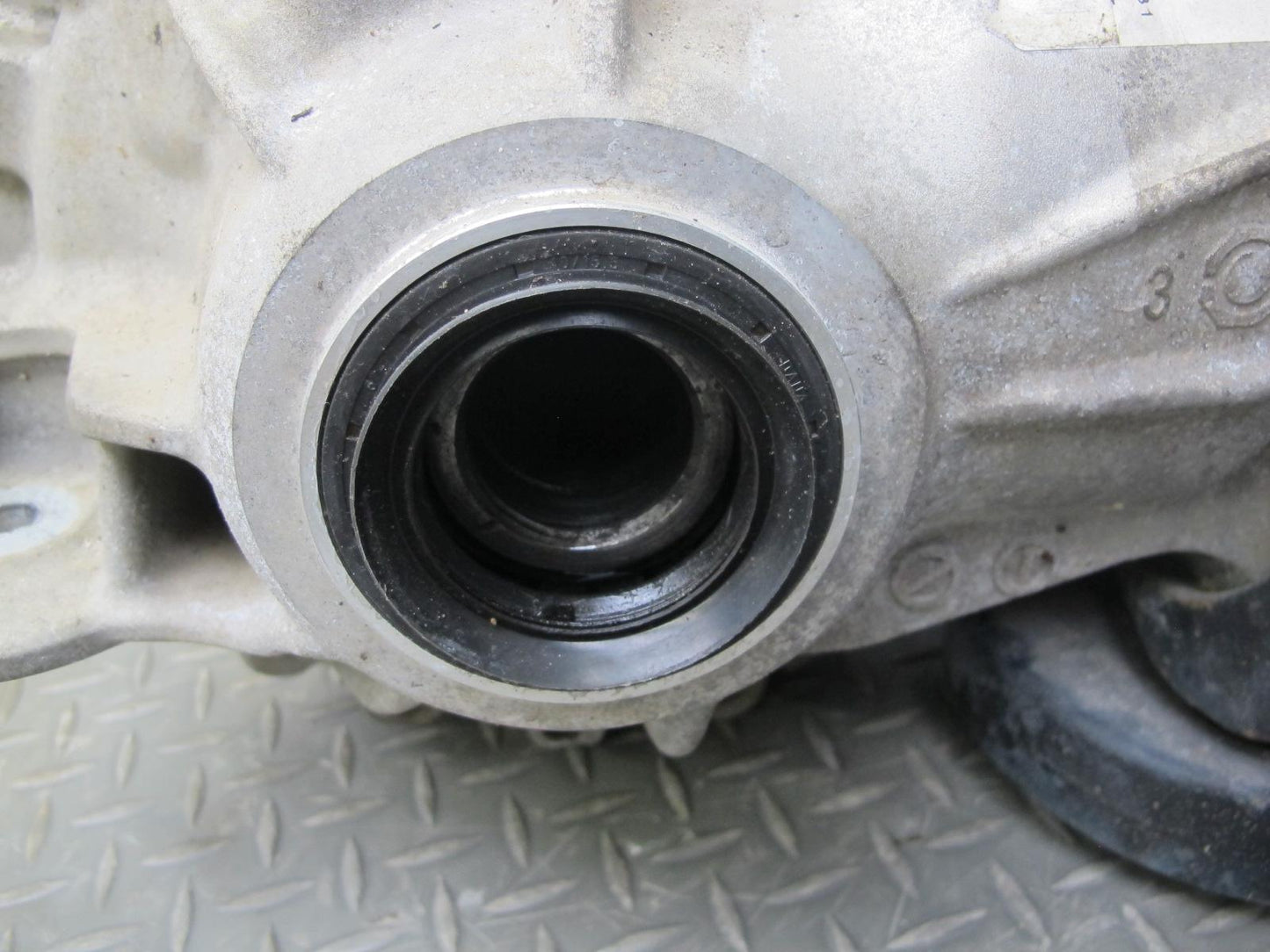 2013-2017 Land Range Rover L405 5.0L 4x4 Front Differential Carrier 3.31 Ratio