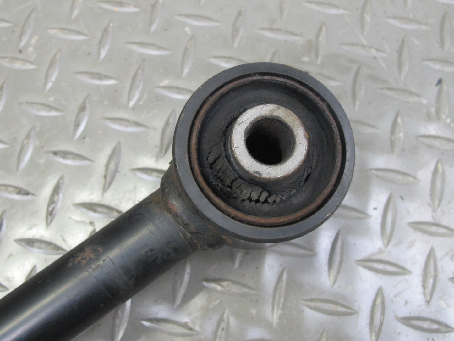 1998-2007 Lexus UZJ100L LX470 Rear Right Passenger Side Control Arm Set