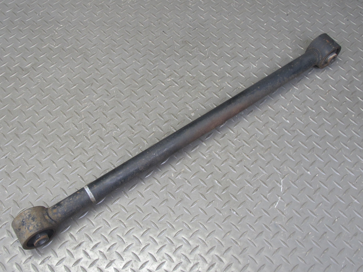 1998-2007 Lexus UZJ100L LX470 Rear Right Passenger Side Control Arm Set