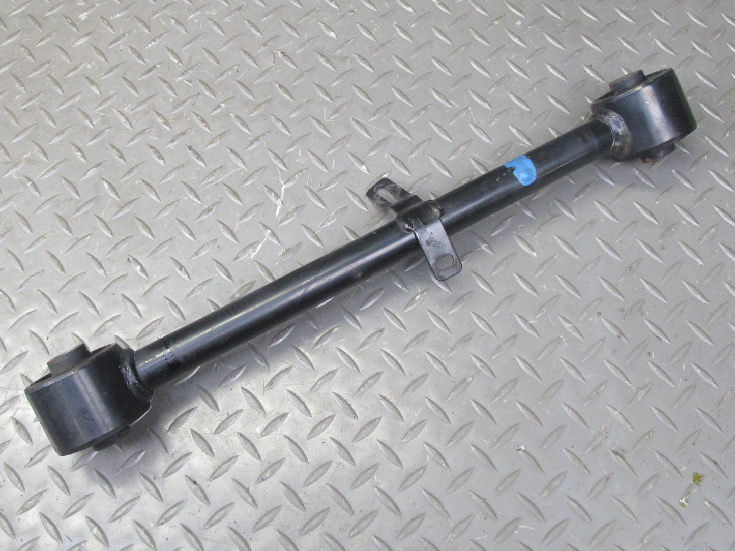 1998-2007 Lexus UZJ100L LX470 Rear Left Driver Side Control Arm Set