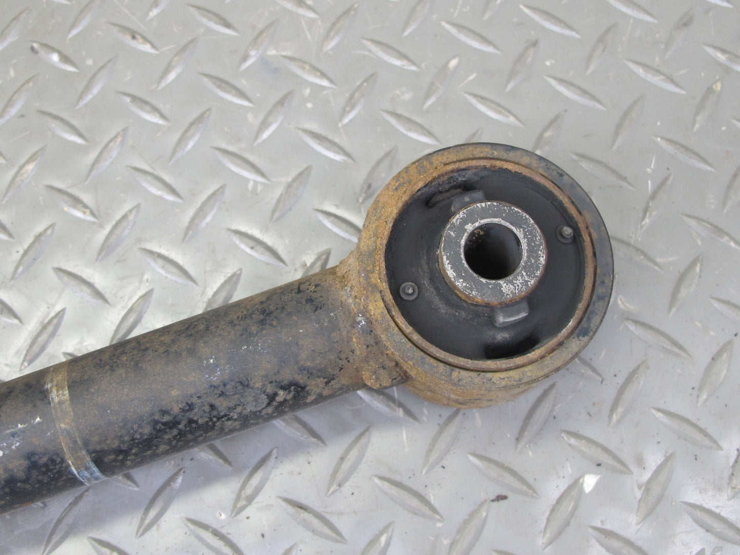 1998-2007 Lexus UZJ100L LX470 Rear Left Driver Side Control Arm Set