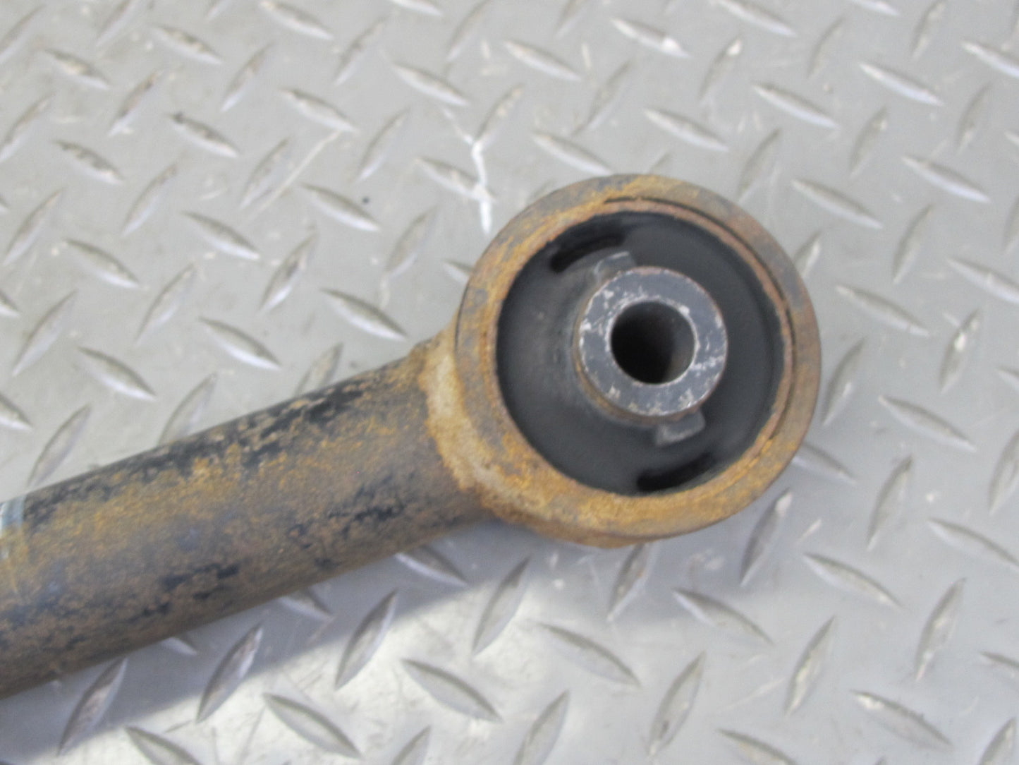 1998-2007 Lexus UZJ100L LX470 Rear Left Driver Side Control Arm Set