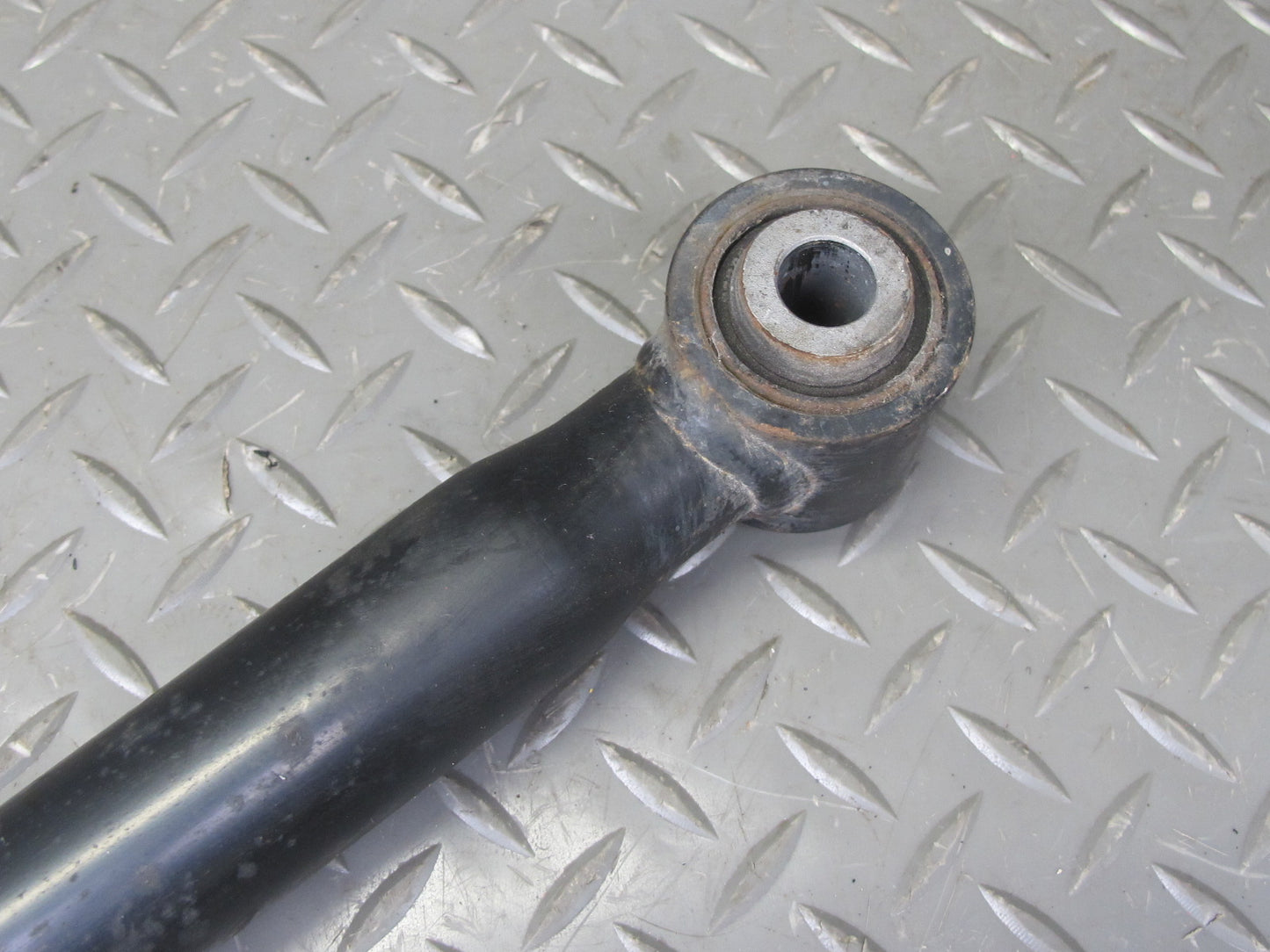 1998-2007 Lexus UZJ100L LX470 Rear Lateral Control Rod