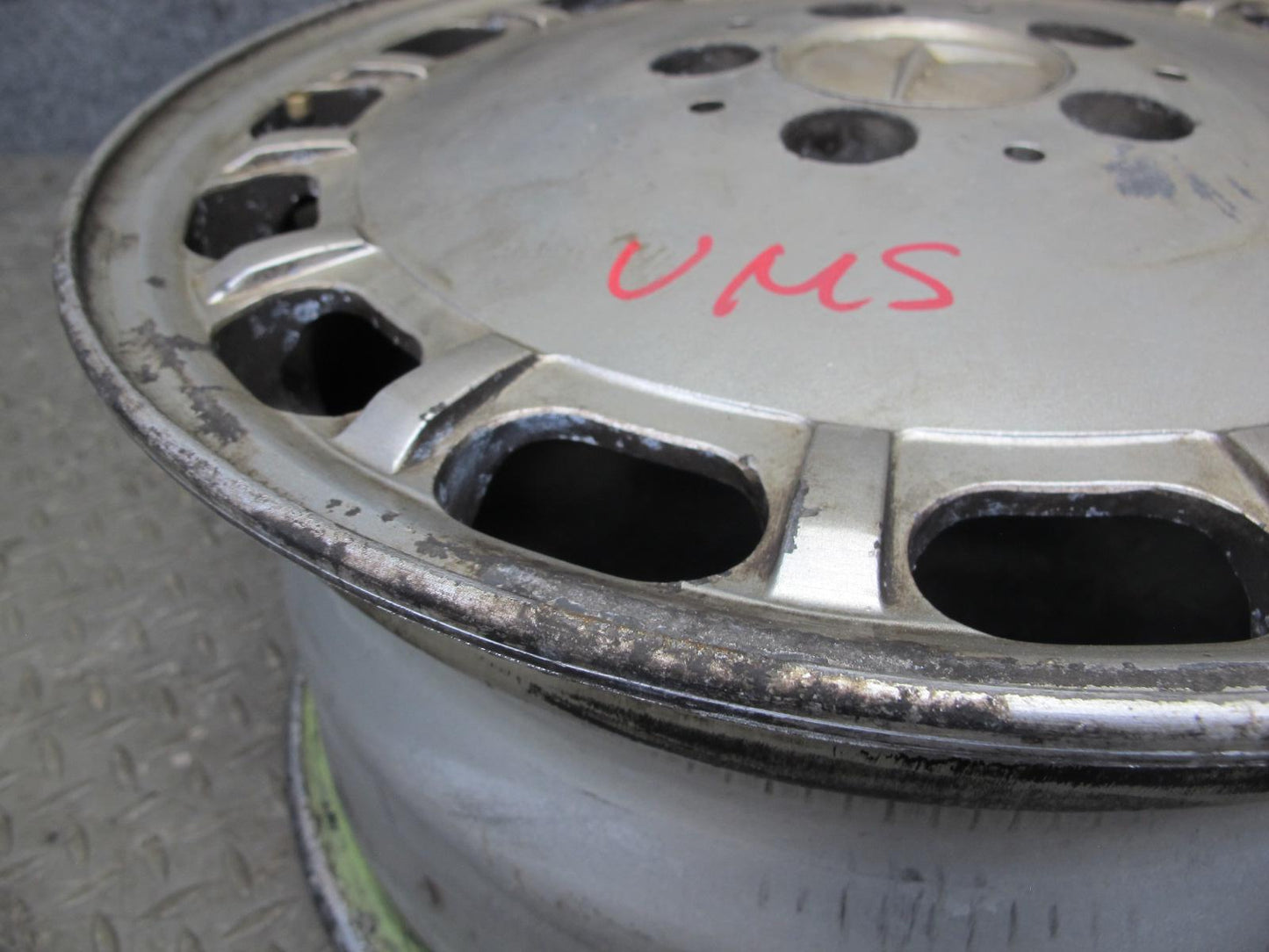 86-89 Mercedes W126 Factory 15" R15 Wheel Rim 15x7J ET25 1264003002 OEM