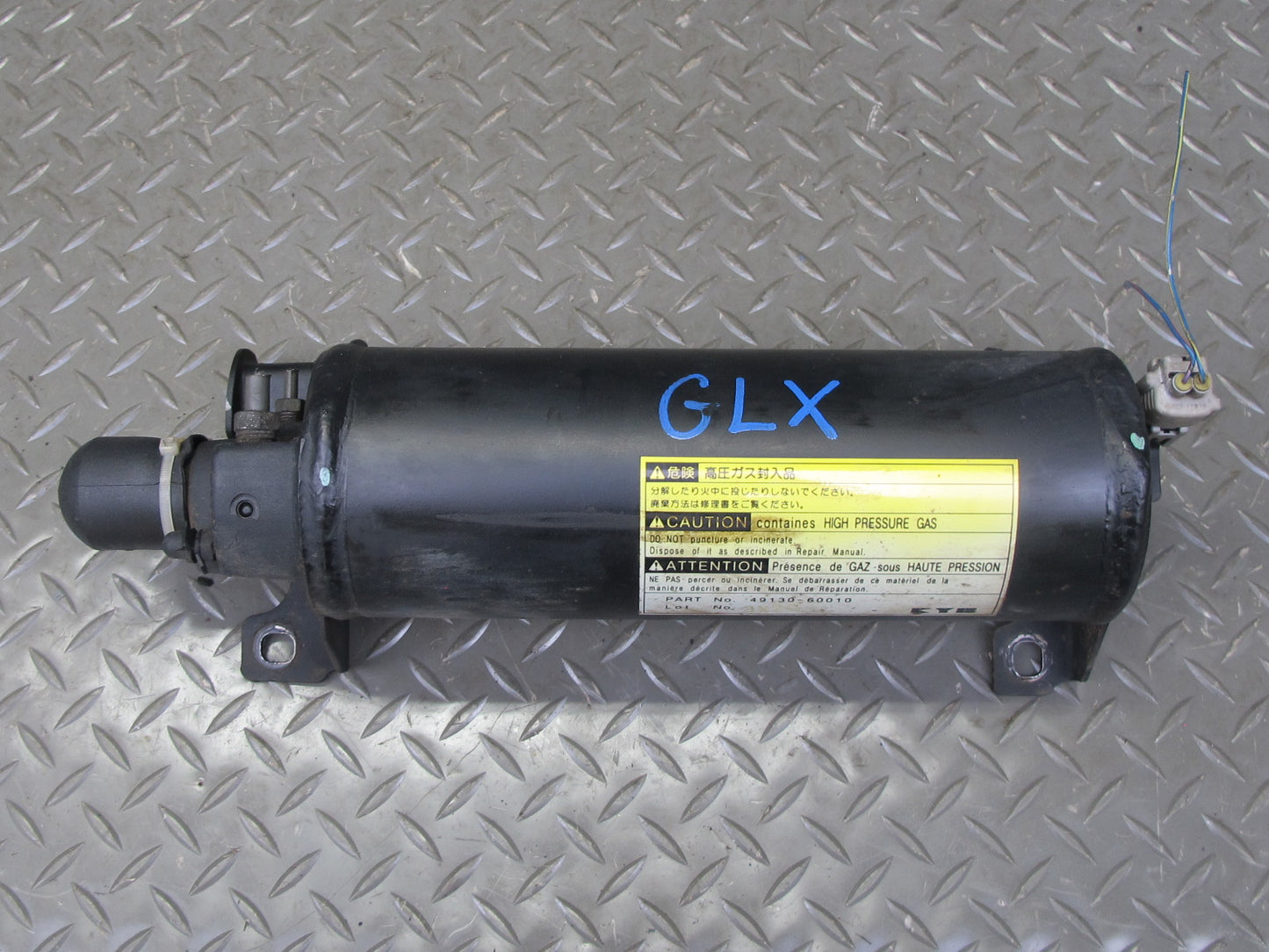 1998-2007 Lexus J100 LX470 Air Suspension Accumulator Tank 49130-60010