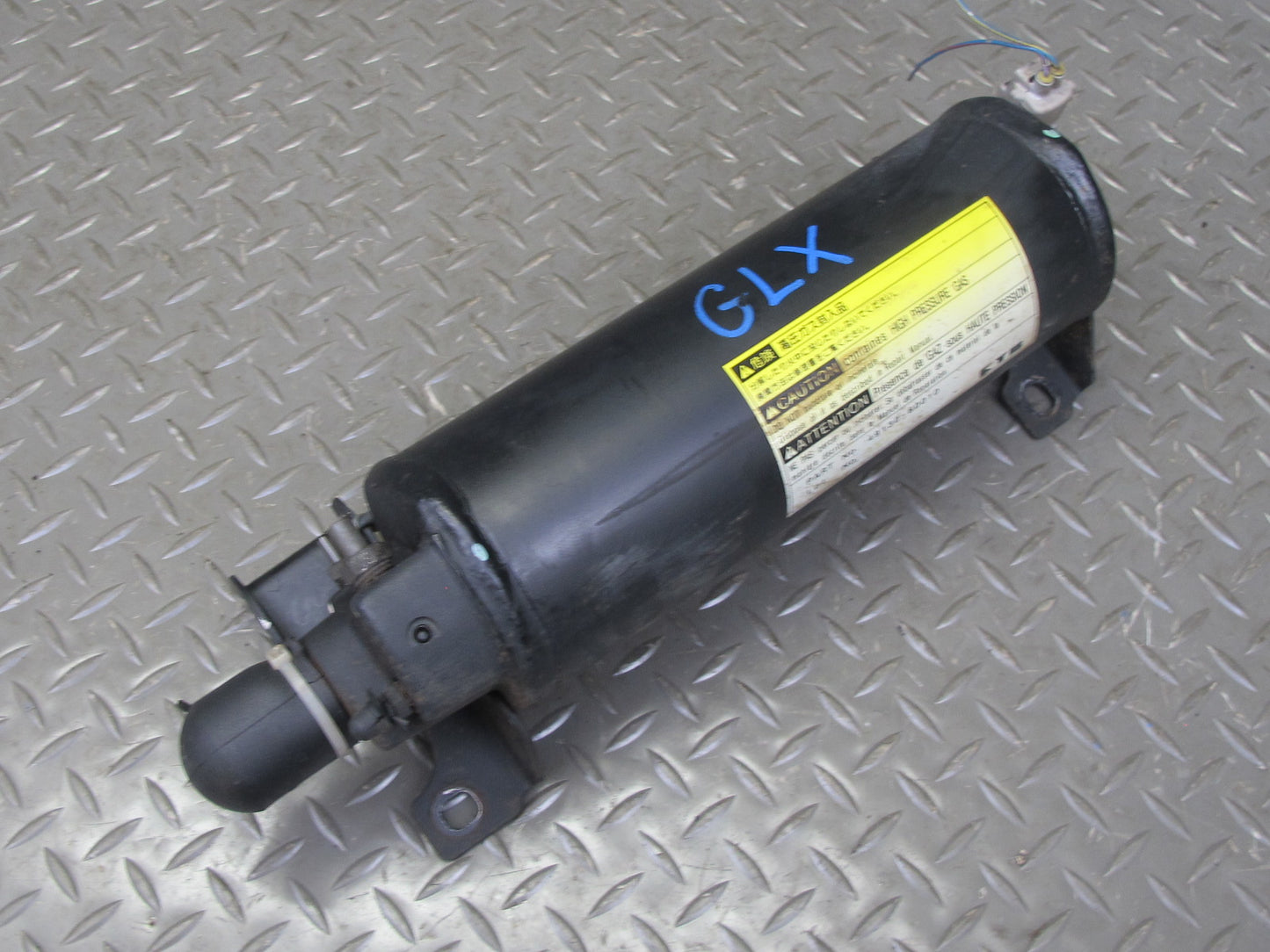 1998-2007 Lexus J100 LX470 Air Suspension Accumulator Tank 49130-60010