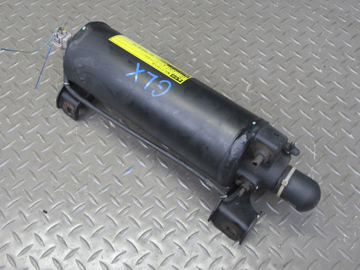 1998-2007 Lexus J100 LX470 Air Suspension Accumulator Tank 49130-60010