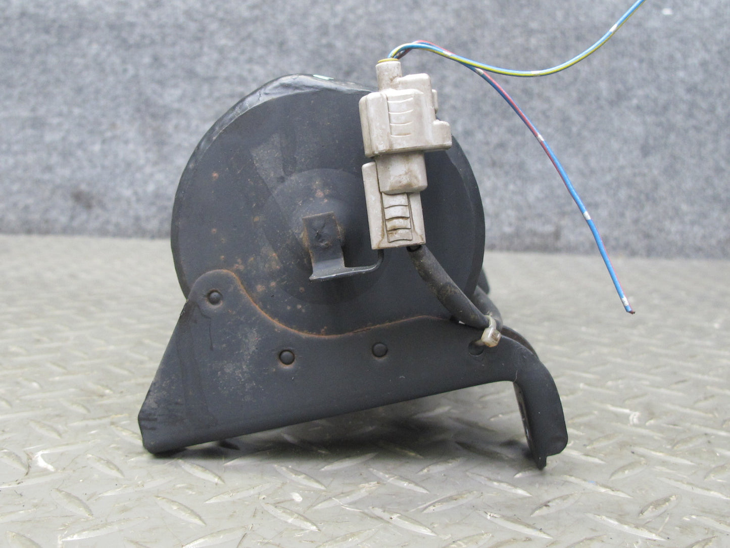 1998-2007 Lexus J100 LX470 Air Suspension Accumulator Tank 49130-60010