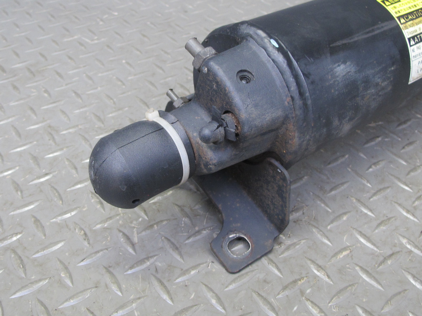 1998-2007 Lexus J100 LX470 Air Suspension Accumulator Tank 49130-60010