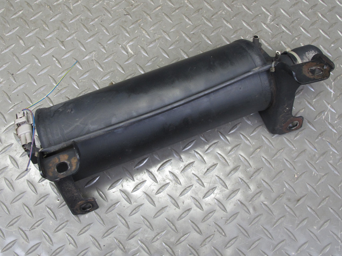 1998-2007 Lexus J100 LX470 Air Suspension Accumulator Tank 49130-60010