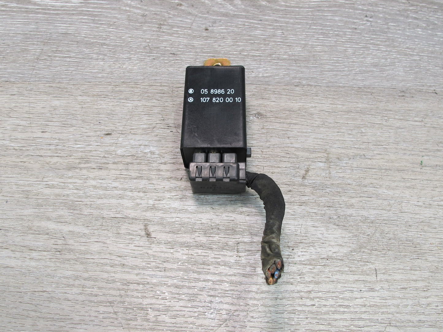 75-85 Mercedes W123 Rear Window Defrost Relay 1078200010 OEM