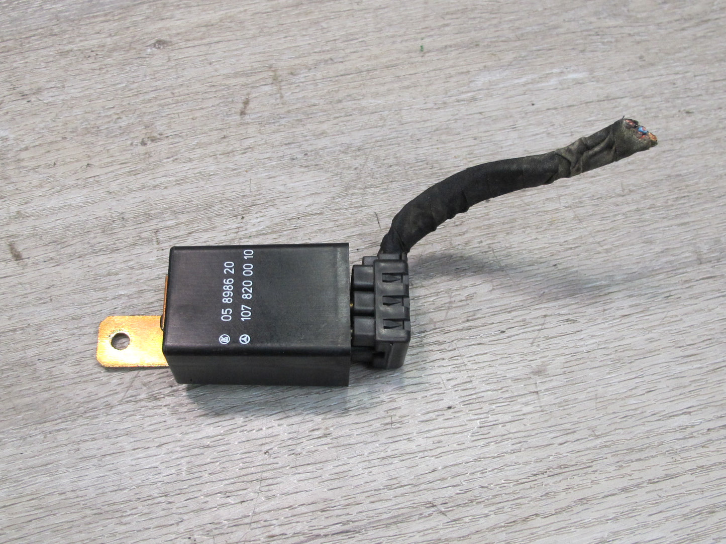 75-85 Mercedes W123 Rear Window Defrost Relay 1078200010 OEM