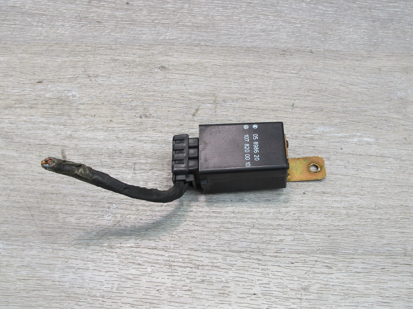 75-85 Mercedes W123 Rear Window Defrost Relay 1078200010 OEM