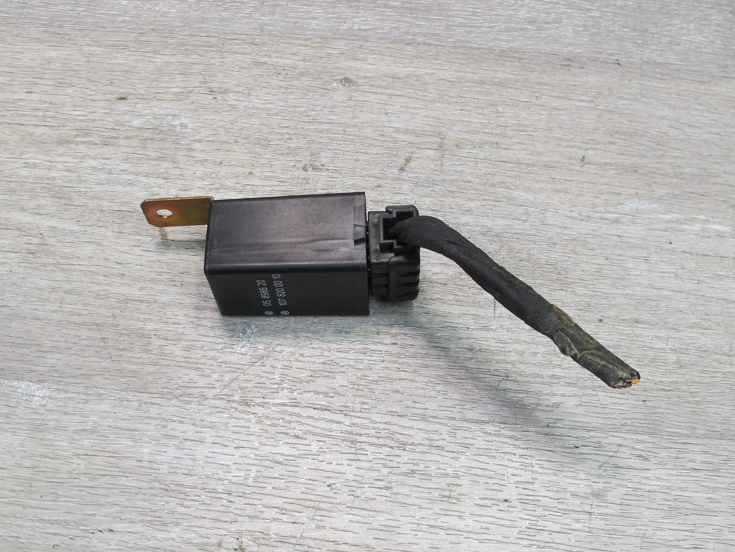 75-85 Mercedes W123 Rear Window Defrost Relay 1078200010 OEM