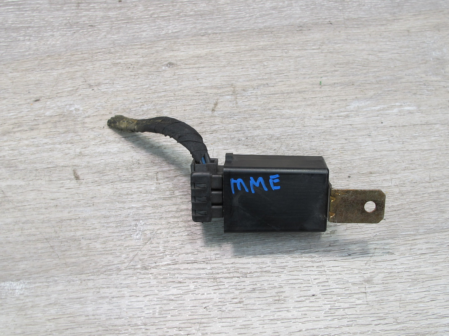 75-85 Mercedes W123 Rear Window Defrost Relay 1078200010 OEM