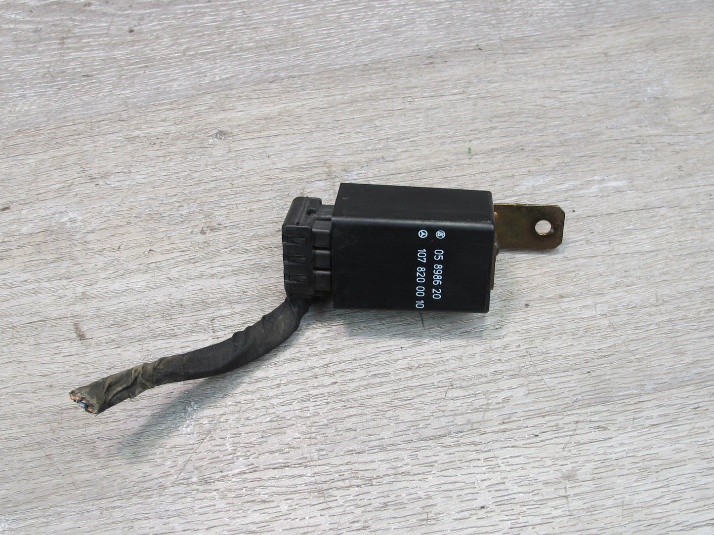 75-85 Mercedes W123 Rear Window Defrost Relay 1078200010 OEM