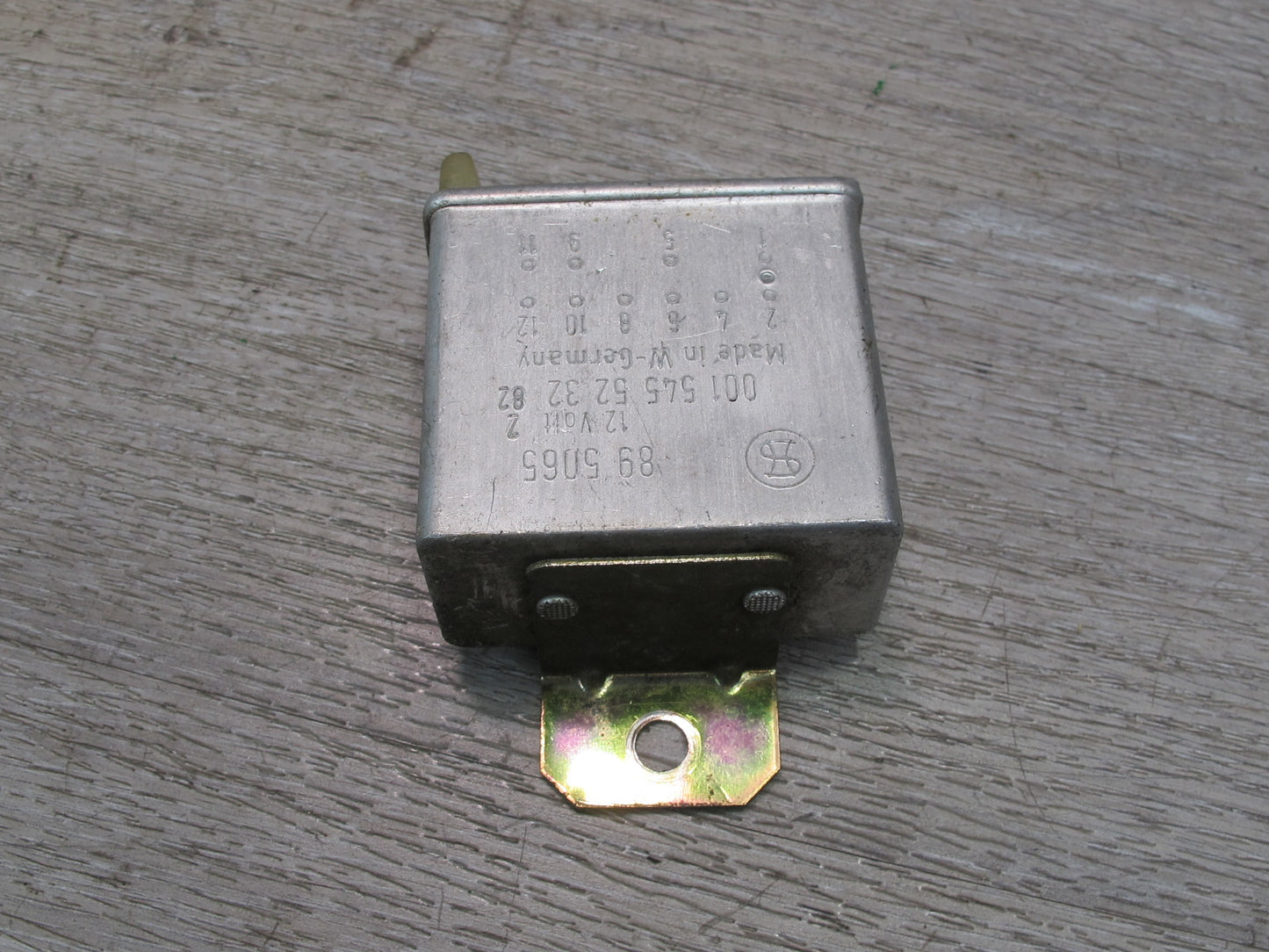 75-85 Mercedes W123 Seat Belt Warning Relay Module 0015455232 OEM