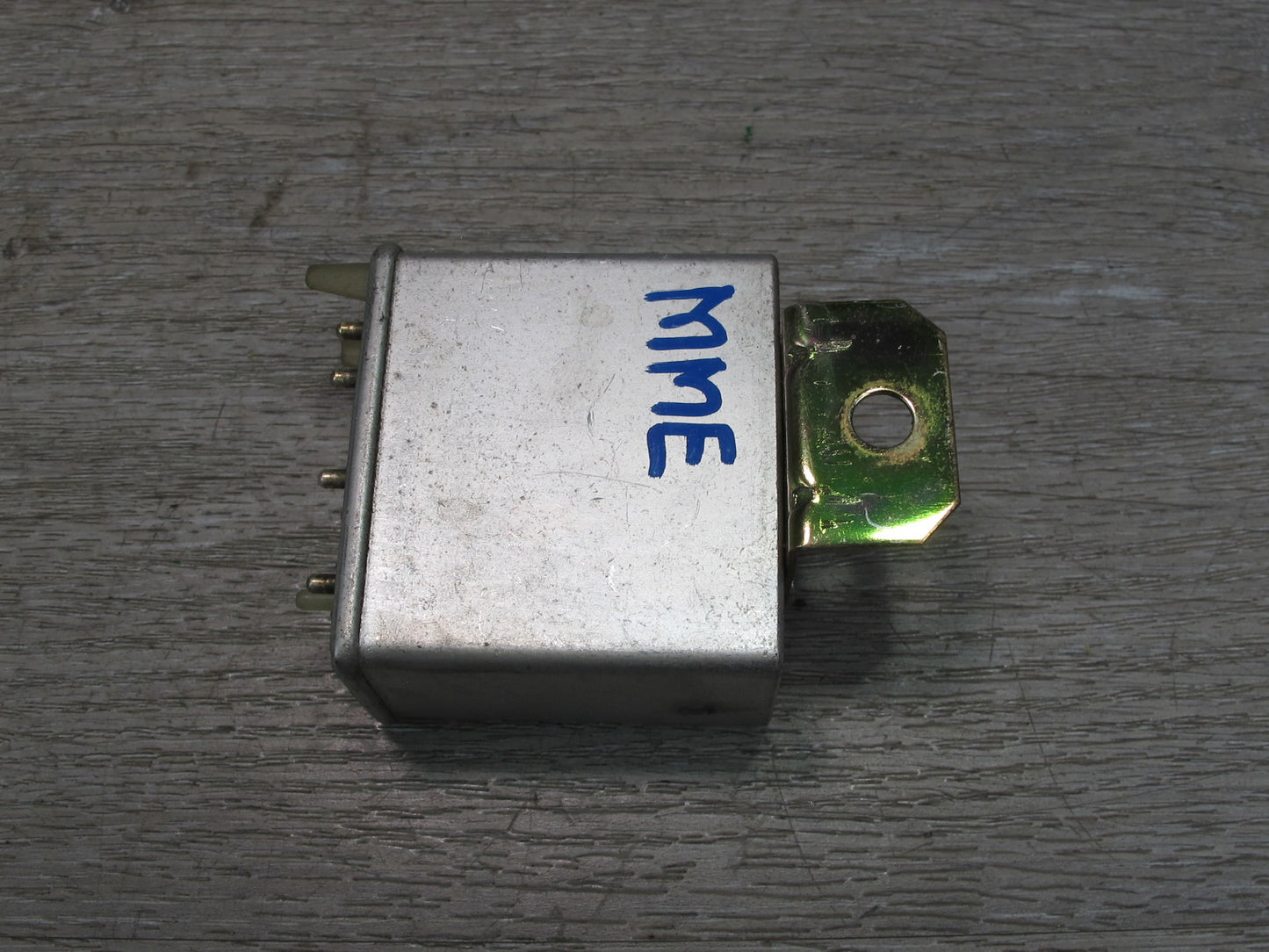 75-85 Mercedes W123 Seat Belt Warning Relay Module 0015455232 OEM