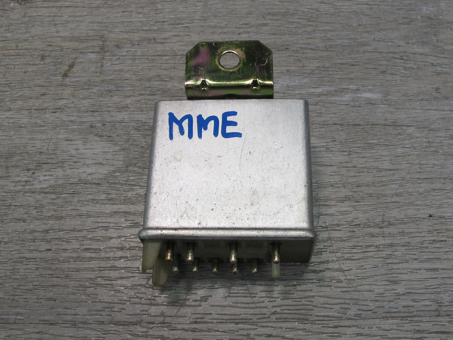 75-85 Mercedes W123 Seat Belt Warning Relay Module 0015455232 OEM