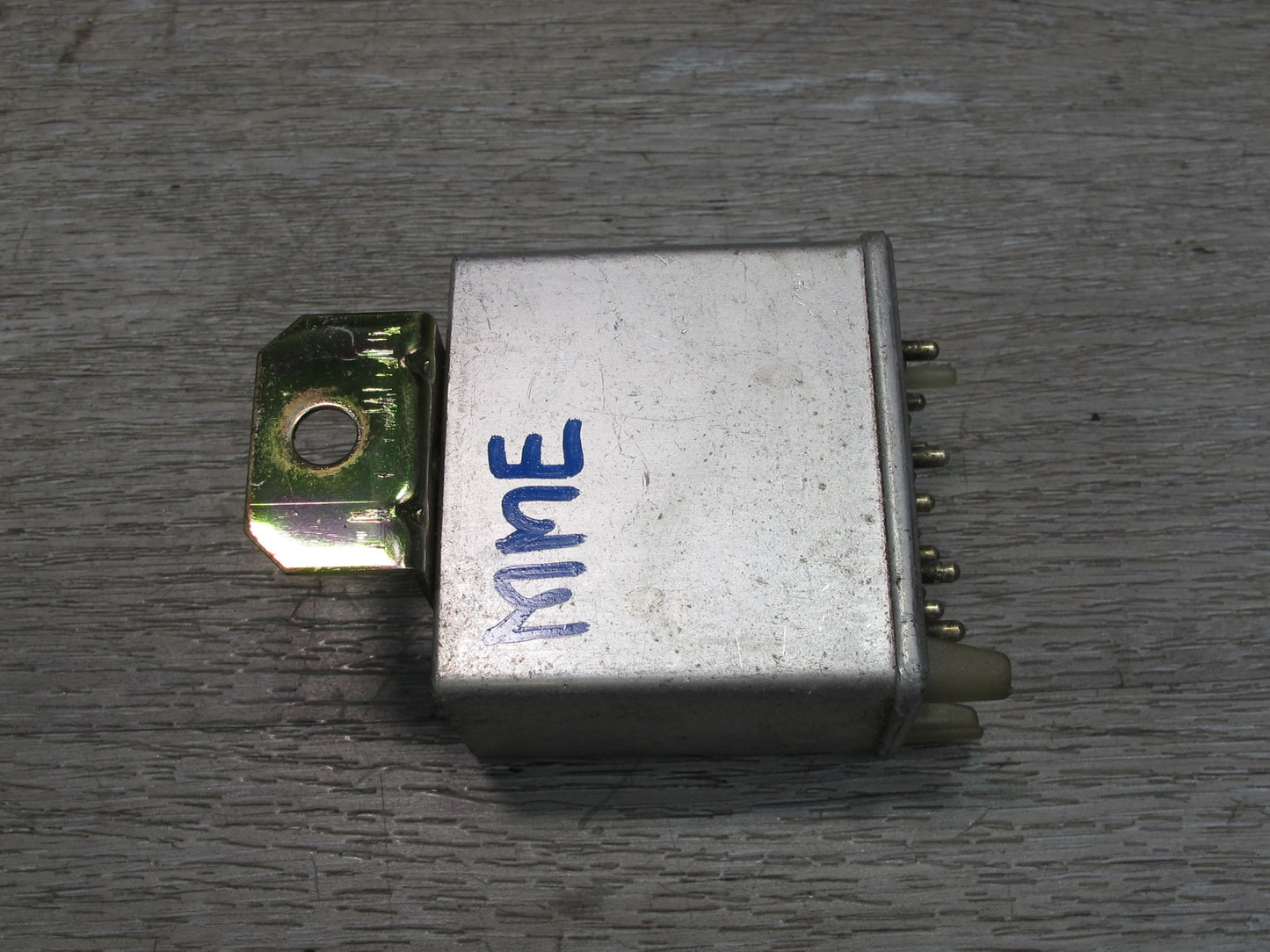 75-85 Mercedes W123 Seat Belt Warning Relay Module 0015455232 OEM