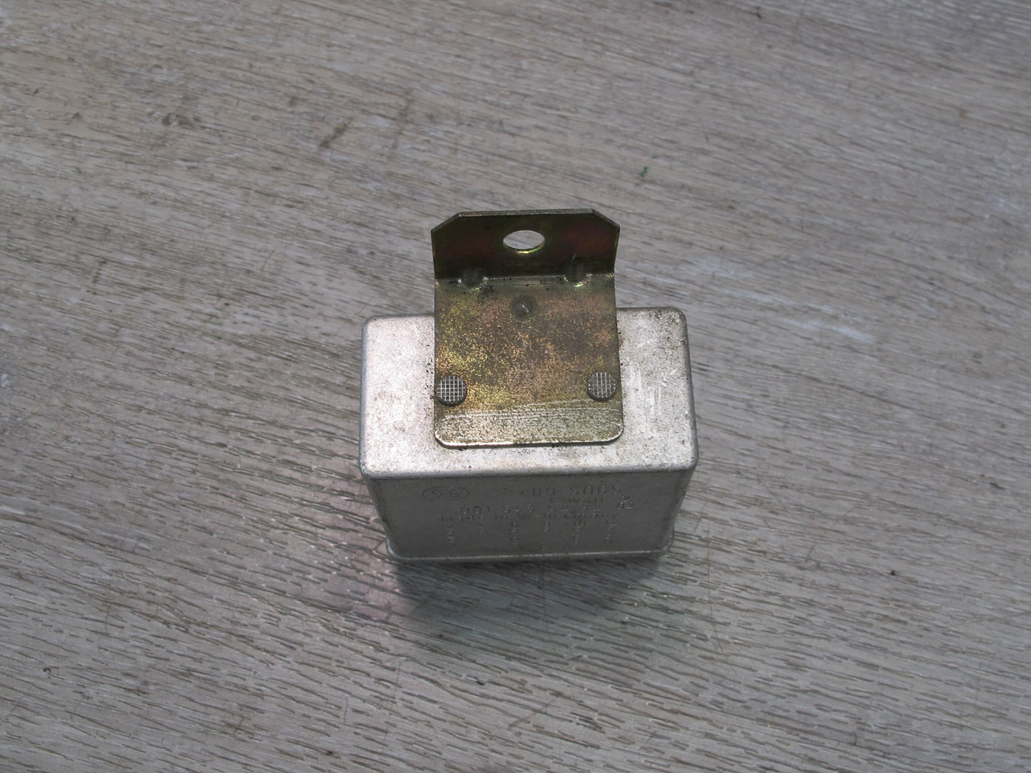 75-85 Mercedes W123 Seat Belt Warning Relay Module 0015455232 OEM