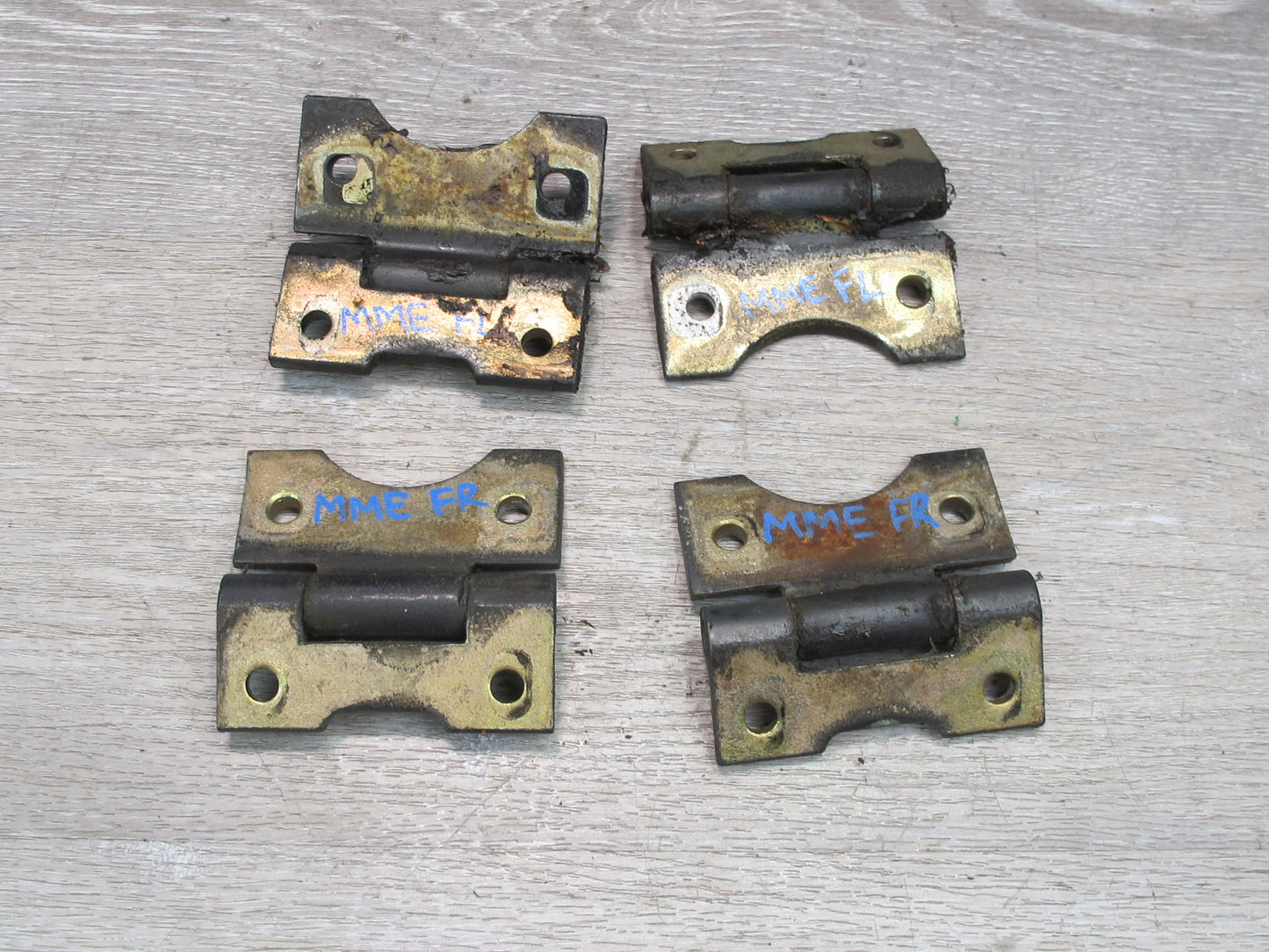75-85 Mercedes W123 Set of 4 Front Left & Right Door Hinge OEM