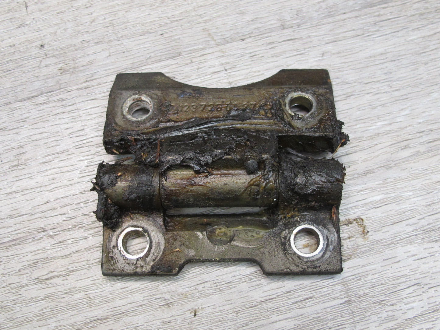 75-85 Mercedes W123 Set of 4 Front Left & Right Door Hinge OEM