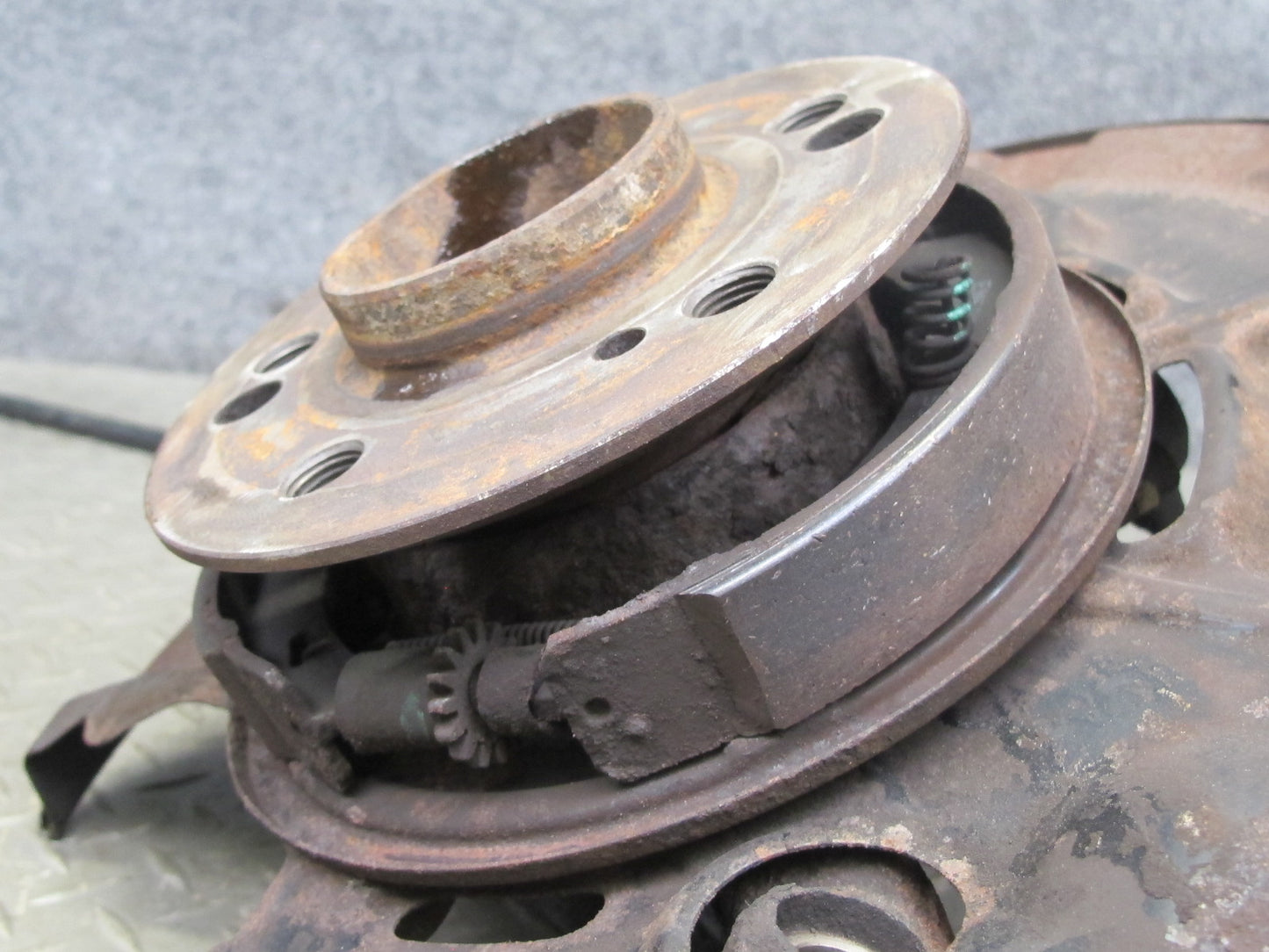 94-99 Mercedes W140 RWD Rear Left Spindle Knuckle Wheel Hub Bearing OEM