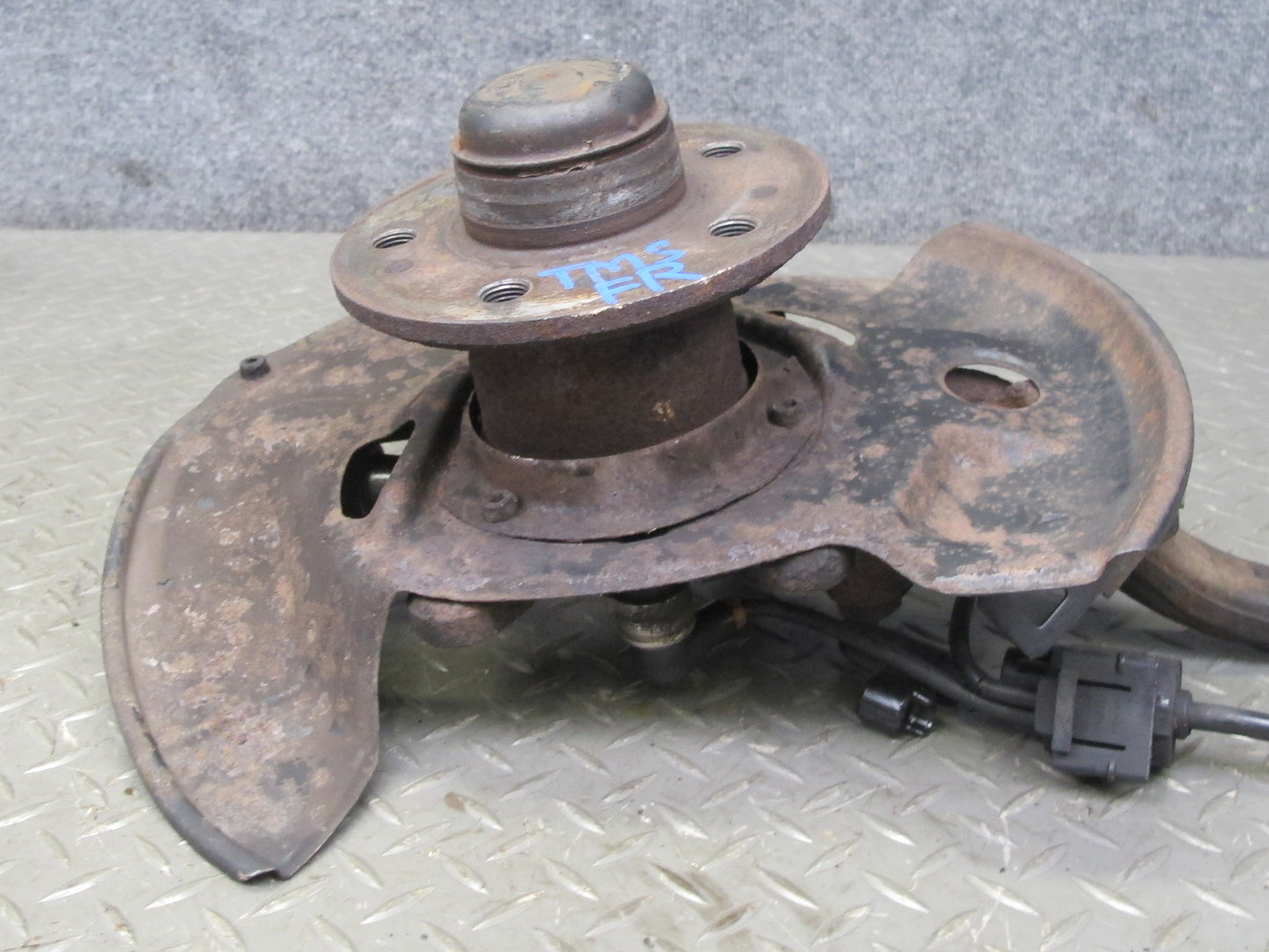 94-99 Mercedes W140 RWD Front Right Spindle Knuckle Wheel Hub Bearing OEM