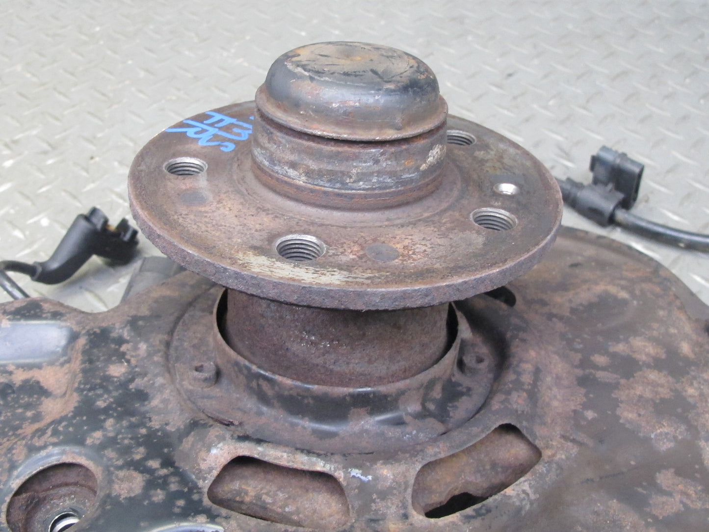 94-99 Mercedes W140 RWD Front Right Spindle Knuckle Wheel Hub Bearing OEM