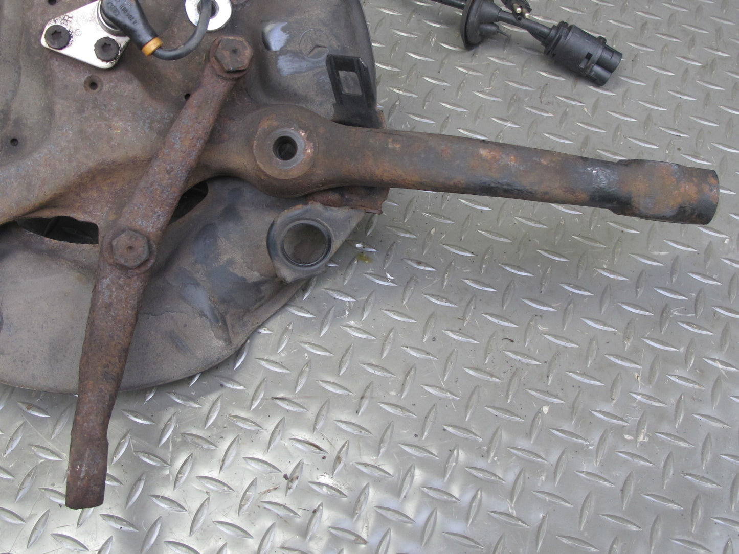 94-99 Mercedes W140 RWD Front Right Spindle Knuckle Wheel Hub Bearing OEM