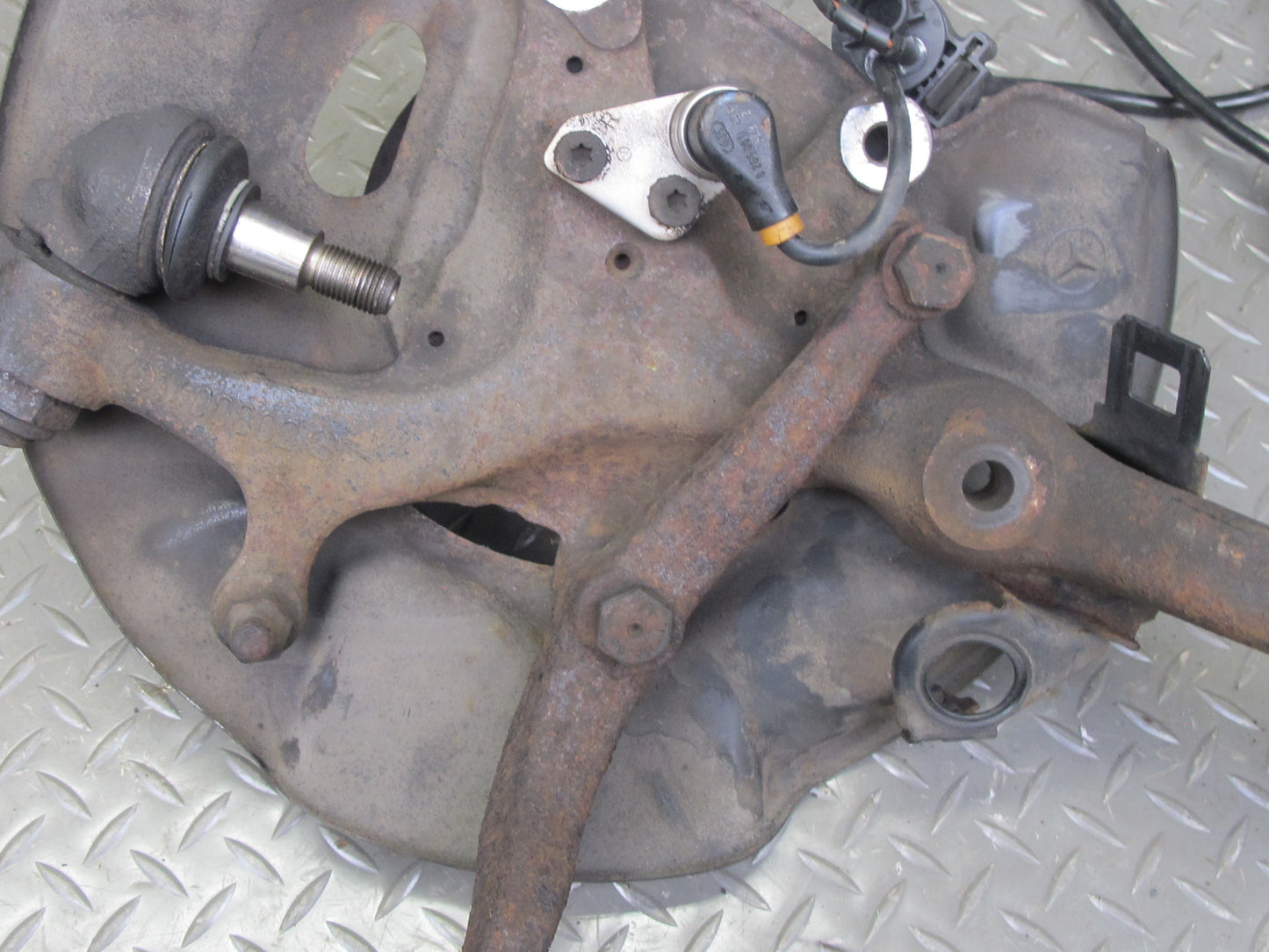 94-99 Mercedes W140 RWD Front Right Spindle Knuckle Wheel Hub Bearing OEM