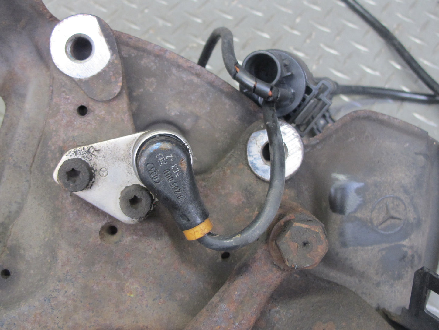 94-99 Mercedes W140 RWD Front Right Spindle Knuckle Wheel Hub Bearing OEM