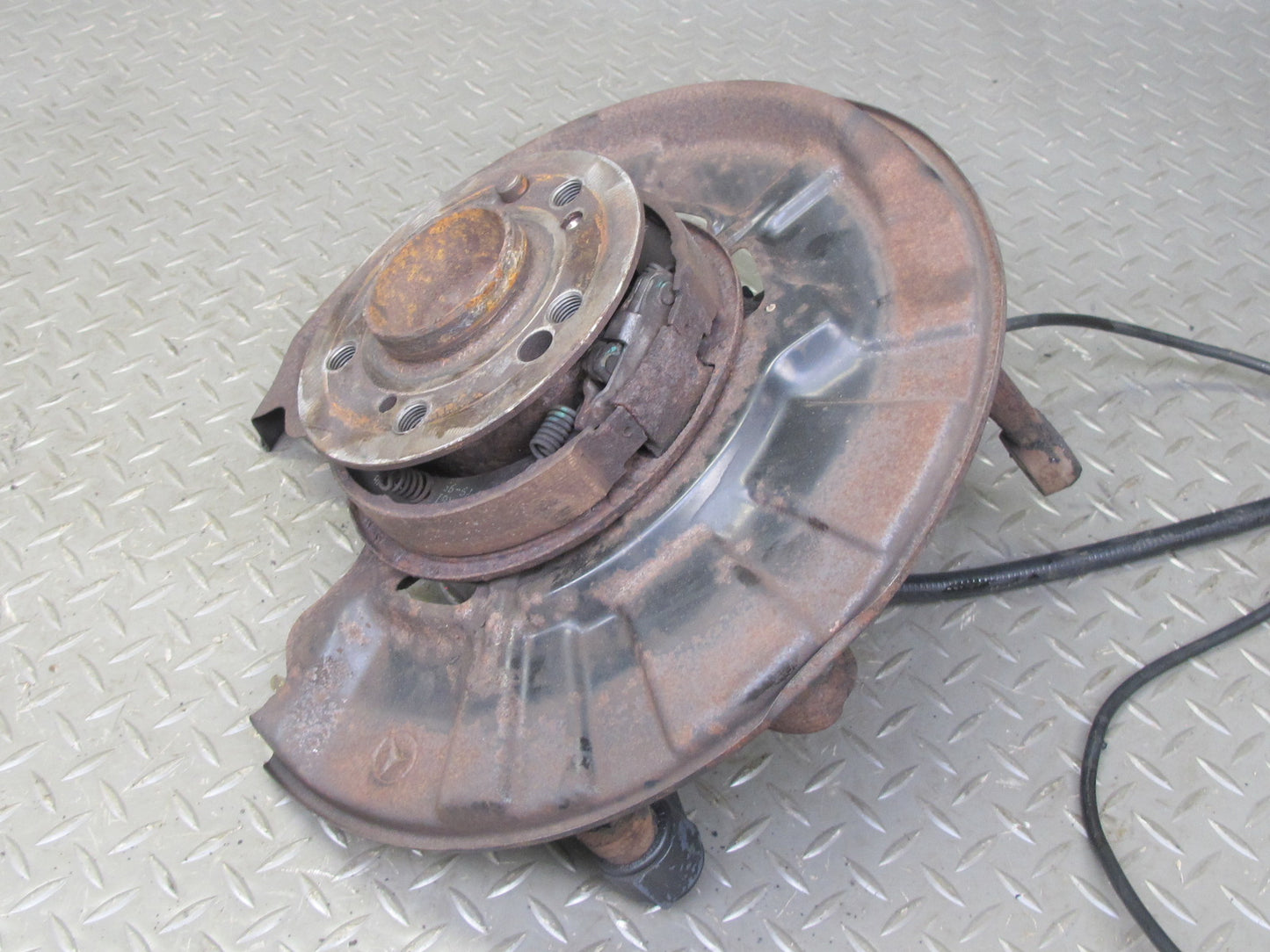 94-99 Mercedes W140 RWD Rear Right Spindle Knuckle Wheel Hub Bearing OEM