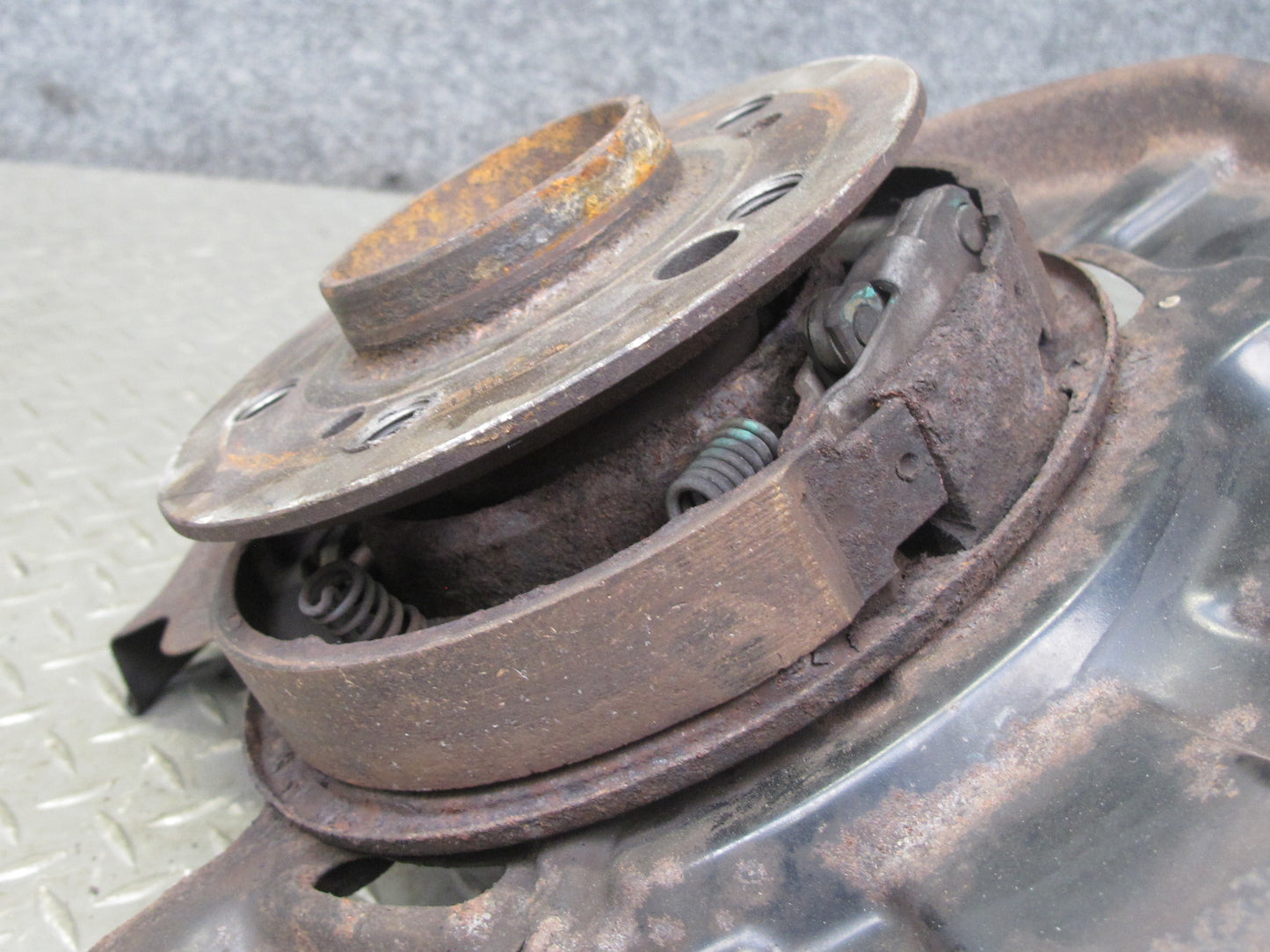94-99 Mercedes W140 RWD Rear Right Spindle Knuckle Wheel Hub Bearing OEM