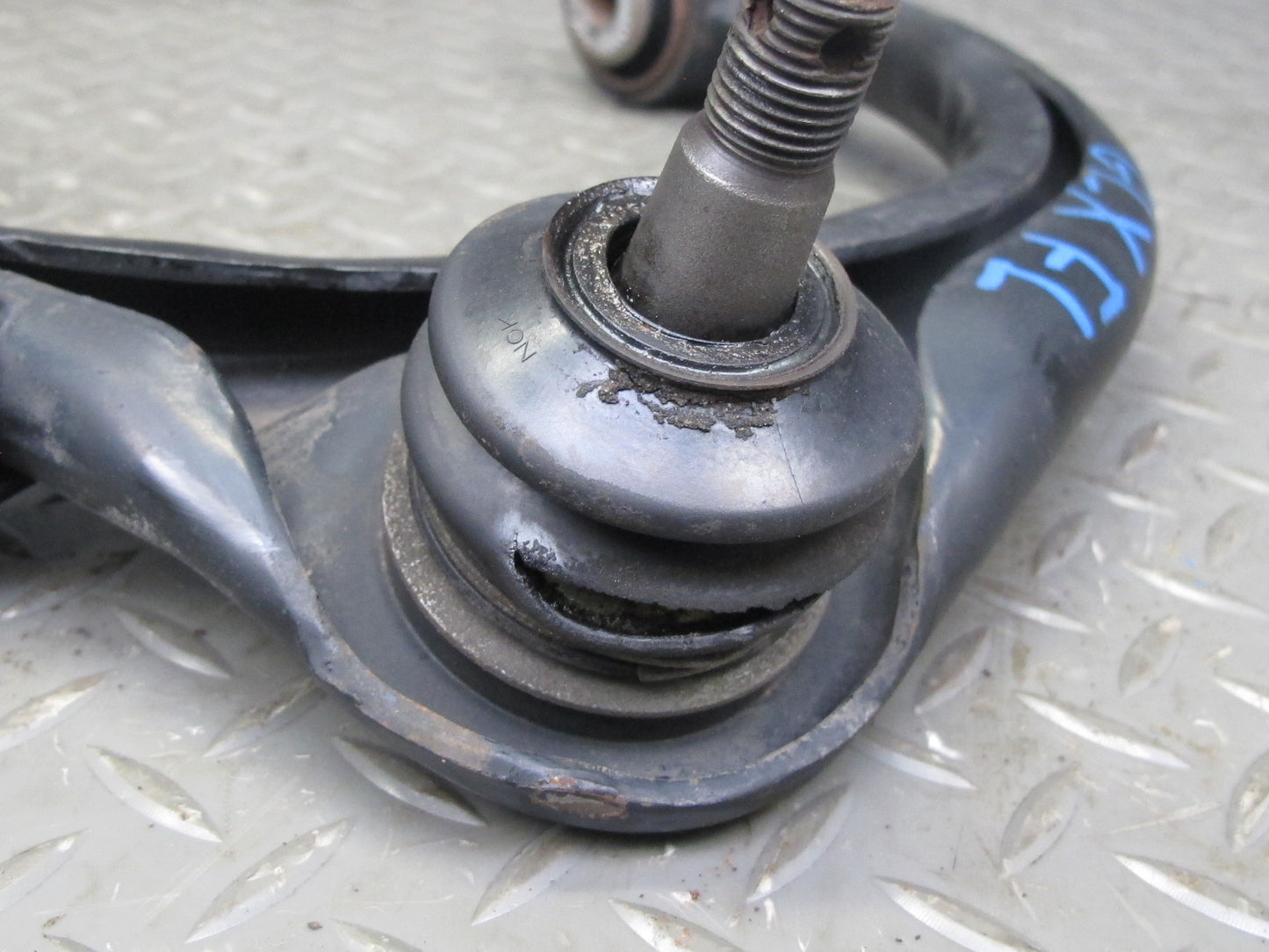 1998-2007 Lexus UZJ100L LX470 Front Left Driver Side Upper Control Arm