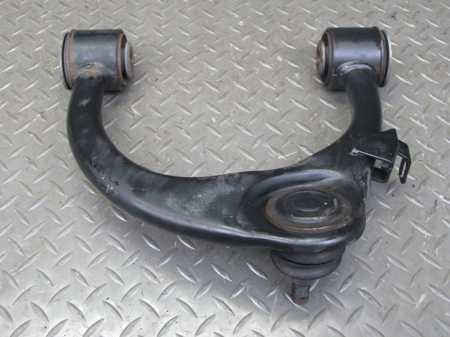 1998-2007 Lexus UZJ100L LX470 Front Left Driver Side Upper Control Arm