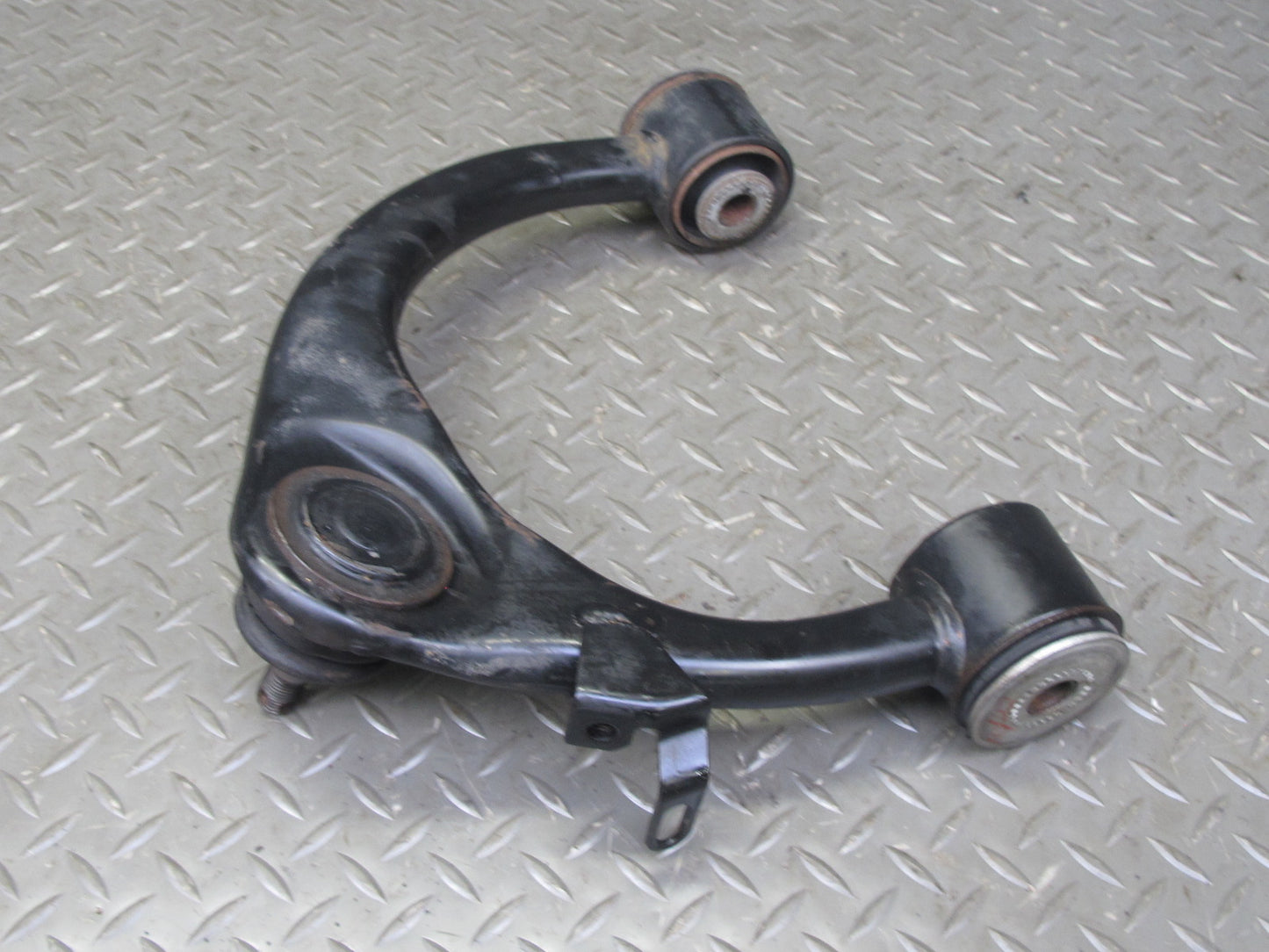 1998-2007 Lexus UZJ100L LX470 Front Left Driver Side Upper Control Arm