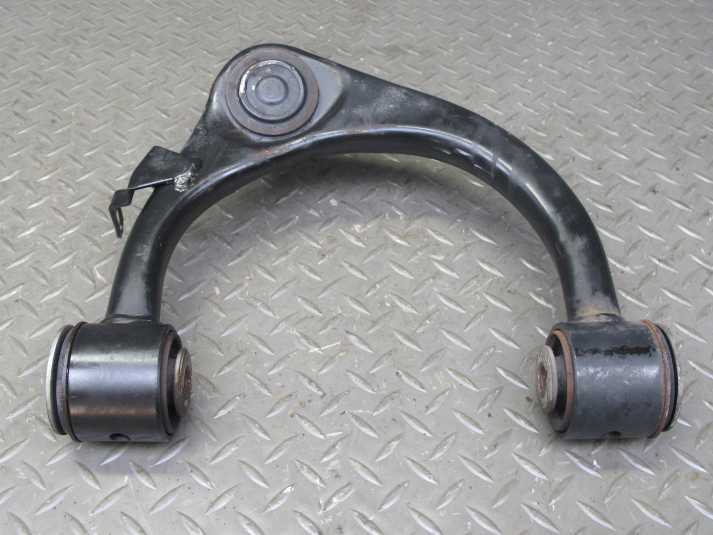 1998-2007 Lexus UZJ100L LX470 Front Left Driver Side Upper Control Arm